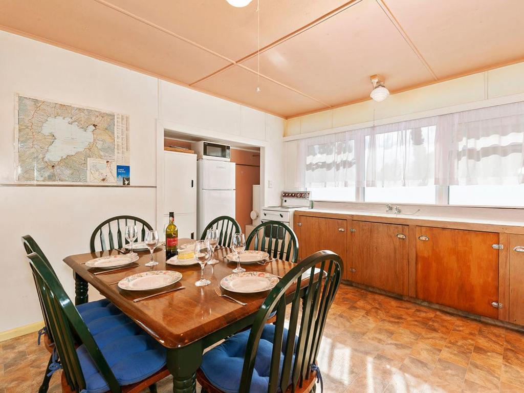 Lake Edge Cottage - Waitahanui Holiday Home Екстериор снимка