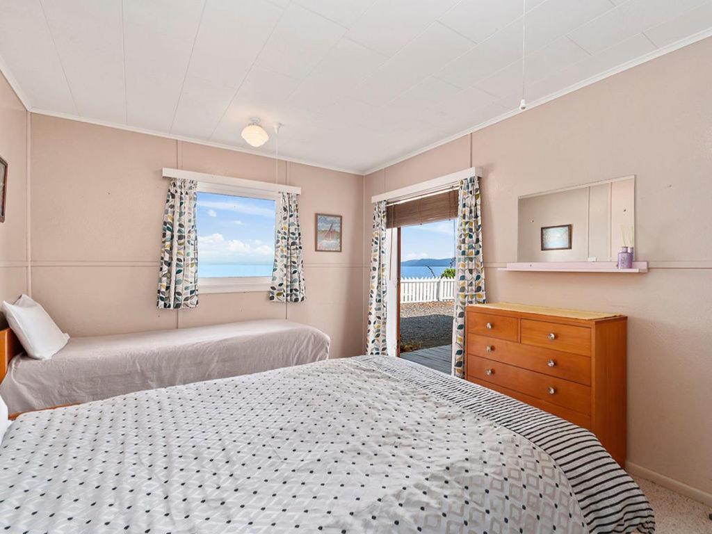 Lake Edge Cottage - Waitahanui Holiday Home Екстериор снимка