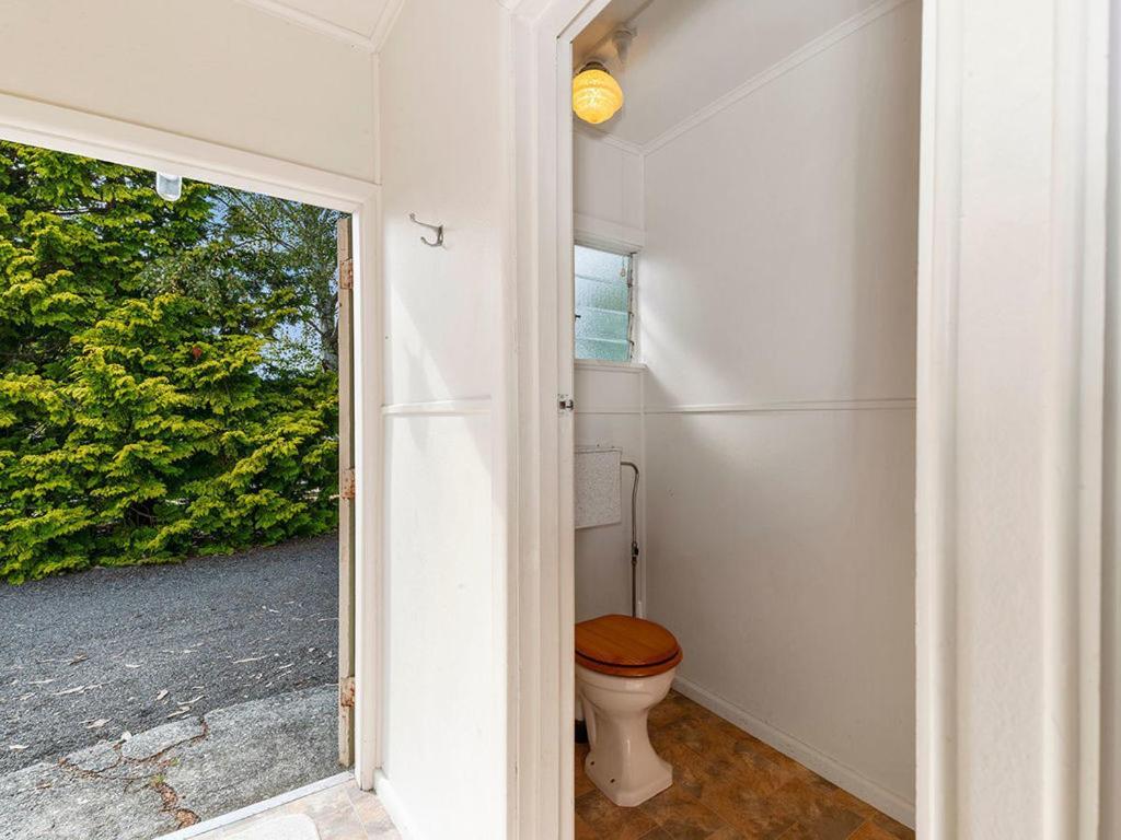 Lake Edge Cottage - Waitahanui Holiday Home Екстериор снимка