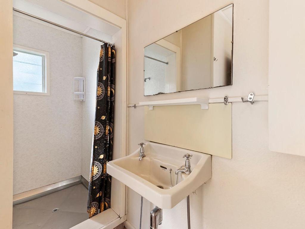 Lake Edge Cottage - Waitahanui Holiday Home Екстериор снимка