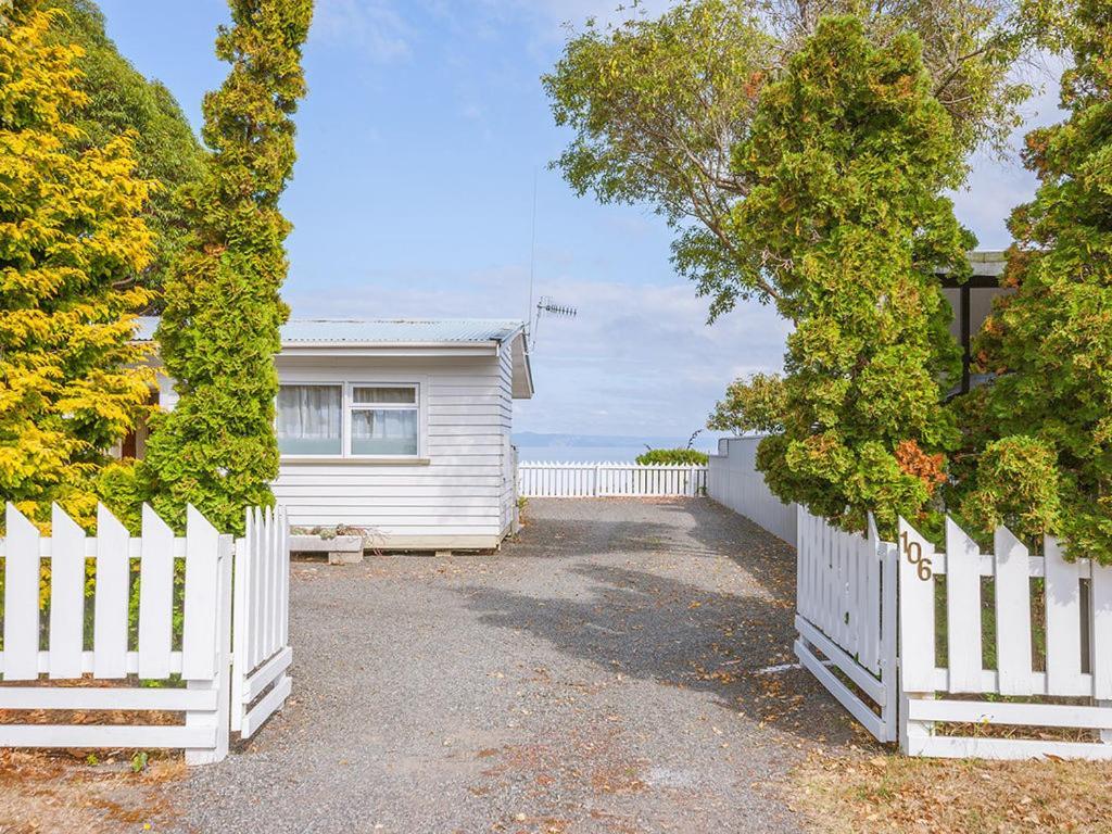Lake Edge Cottage - Waitahanui Holiday Home Екстериор снимка